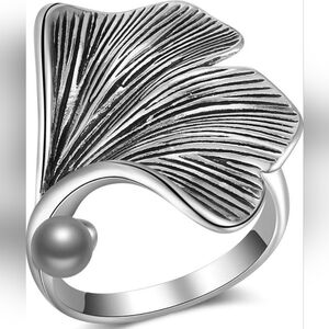 Maple Leaf Style Ring